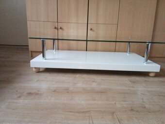 Stolík konferenčný. - 2