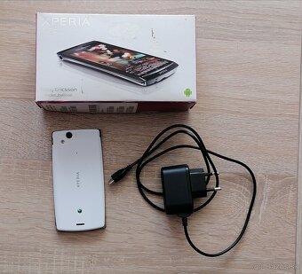Sony Xperia LT18i - 2