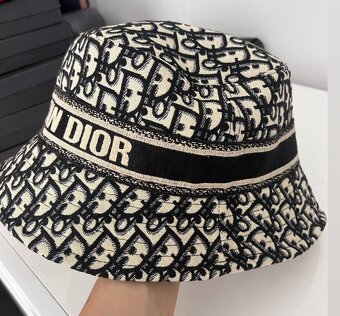Klobúčik Dior - 2
