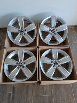 Volkswagen R17 - 2