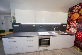 Na predaj 2 izbový tehlový byt s loggiou a výťahom, Stromová - 2