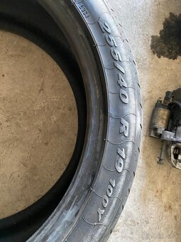 Pirelli 255/40 r19 - 2