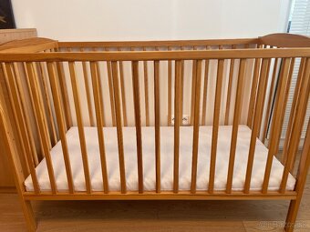 Drevena postieľka s matracom - 2