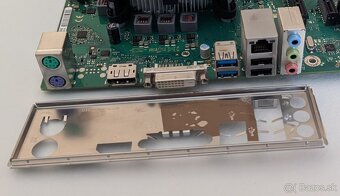 Fujitsu D3400-B22 GS1 + i5-7400 + 8GB DDR4 - 2