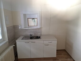 KOMPLETNE VYBAVENIE LEKARNE - 2