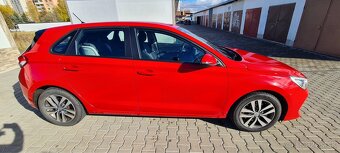 HYUNDAI i30 1.6 CRDI 85kw 6-stupňová - 2