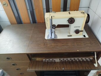 Šijací stroj - 2