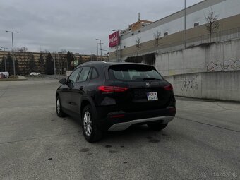 Mercedes Benz GLA180 A/T - 2