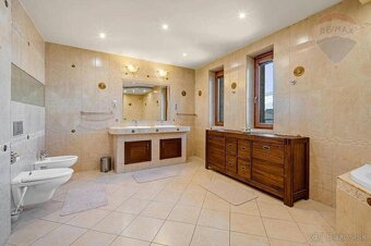 PREDAJ luxusný 2 posch. rodinný dom (dom 761m2- pozemok 1725 - 2