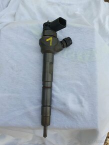 Predam vstrekovac Bosch 03L 130 277J 2.0 tdi CR - 2