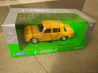 17 cm Renault 8 v mierke 1:24 -------- KOVOVÝ, NOVÝ - 2