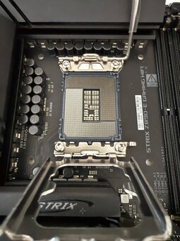 ASUS ROG STRIX Z890-E GAMING WIFI - 2