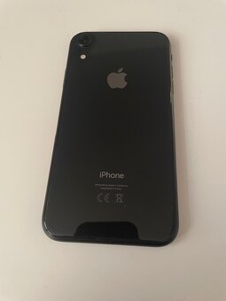 Krásny Iphone XR čiernej farby 64GB batéria 89 percent - 2