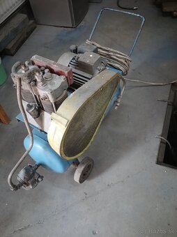 Kompresor dvojvalec 52 L - 2