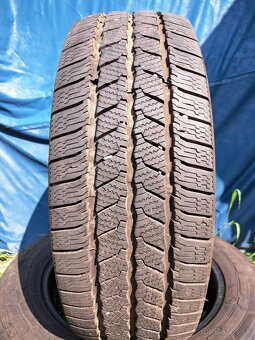 Ponúkam 2 zimné pneumatiky Continental Vanco 215/60 R17C - 2