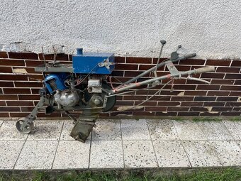 motor z Tatran 125 - 2