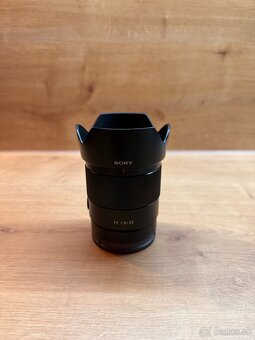 Sony 35mm f1.8 a Sony 85mm f1.8 - 2