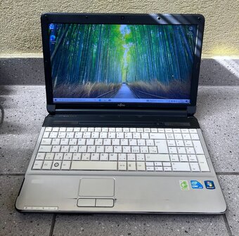 Fujitsu Lifebook / i5 M480 / 4GB RAM / 128GB SSD / 15.6" - 2