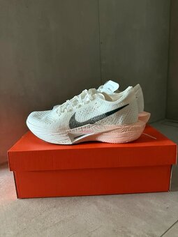 Bežecké topánky Nike Vaporfly 3 / veľ 39 (25 cm) - 2