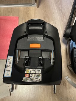 Cybex aton 5 a základňa - 2