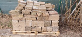 Tehly a betonove kocky - 2