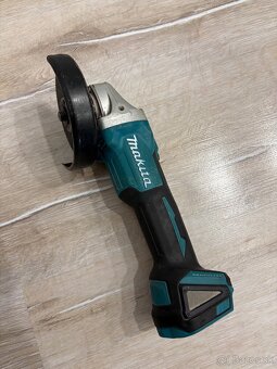Makita DGA504 - 2
