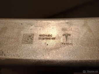 Vzpěra/výztuha zadního nárazníku Tesla Model 3 - 2