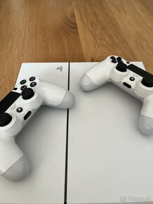 PS4 white 500gb, + playstaion camera,+3hry - 2