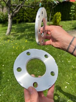 Predám rozširovacie podložky 10mm , 5x112 , stred 66,5 2ks - 2
