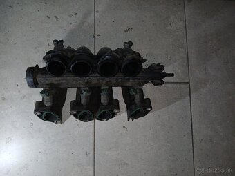 Sanie + vstrekovače + palivová rampa Škoda Octavia 1 1.6i - 2