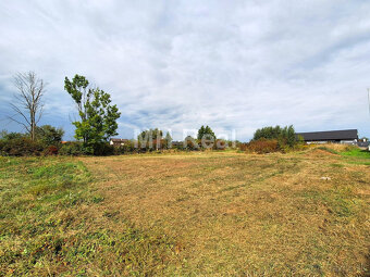 VAJKOVCE - pekný stavebný pozemok o výmere 898 m2 - 2