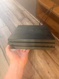 Playstation 4 PRO 1TB - 2
