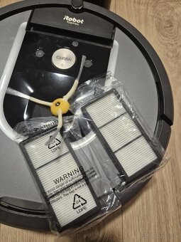 Robotický vysávač iRobot Roomba i7 - 2
