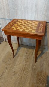 Predám starý detský šachový stolík pri otvorení hrá melodiu - 2