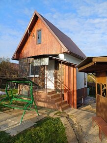 Záhrada s murovanou chatou - 2