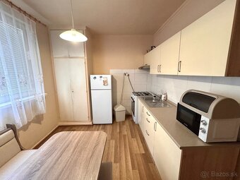 Na predaj zariadený 1izbový byt 40 m2 v N. Zámkoch - 2
