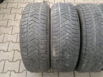 Zimne pneu. Pirelli 215/65 r17 - 2