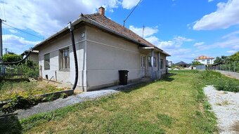 3 IZB ROD.DOM S VEĽKÝM POZEMKOM - KMEŤOVO, OKRES NOVÉ ZÁMKY - 2