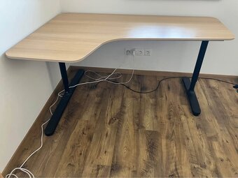 Rohový kancelársky stôl IKEA Bekant v dobrom stave - 2