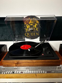 Gramofon Tesla po renovácii - 2