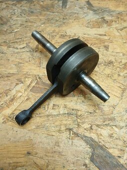 Babetta 207 kľuková hriadeľ - 2