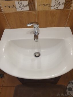 Umývadlo so skrinkou. - 2