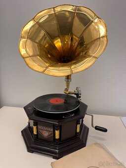 Gramofón na kľuku Victrola - 2
