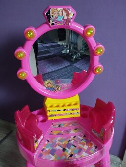 Kozmetický stolík Barbie - 2