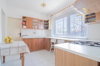 Čiastočne zrekonštruovaný dom vo výbornej lokalite s garážou - 2