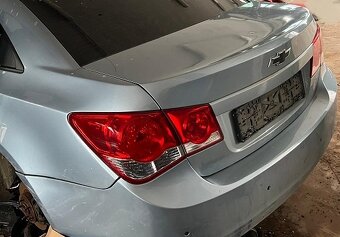 Chevrolet Cruze 1.6 2012 Predám MOTOR F16D4, štartér, DVERE, - 2
