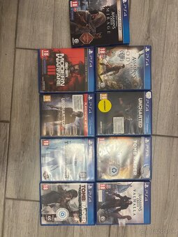 Predám PS4 Slim 500 GB + 2 ovládače + 9 hier - 2