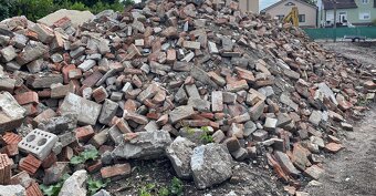 Darujem tehly a stavebnu sut - 2