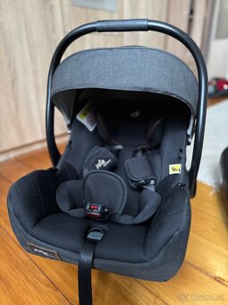 Autosedačka vajíčko Joie Signature + isofix báza - 2