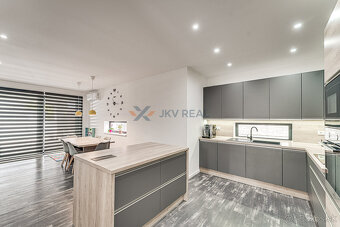 Moderný 5 izbový rodinný dom, altánok a bazén | Veľké Úľany - 2